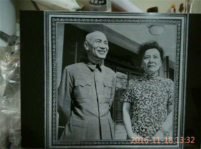 历史老照片制作的石影雕产品